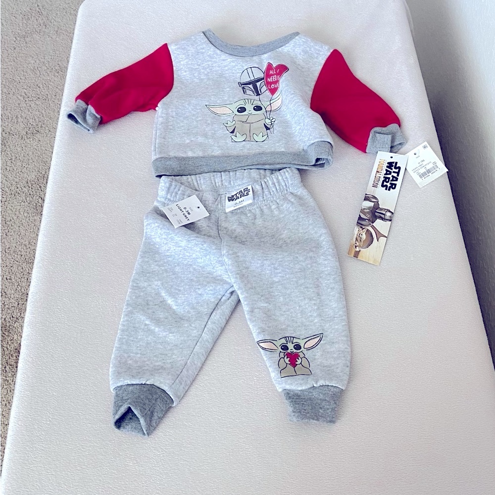 Infant Star Wars Mandalorian 2pc. Outfit. NWT size 0-3 months, unisex outfit.